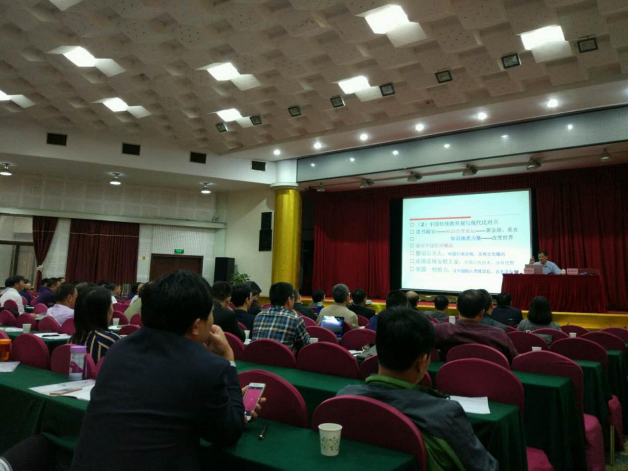 500人的會議現場座無虛席